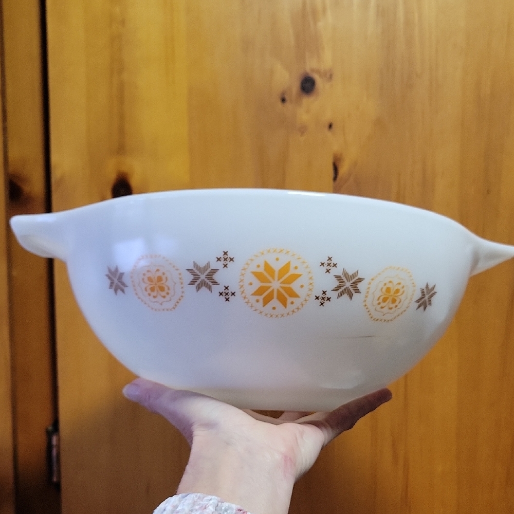 Pyrex~ Town & Country Mixing Bowl #404